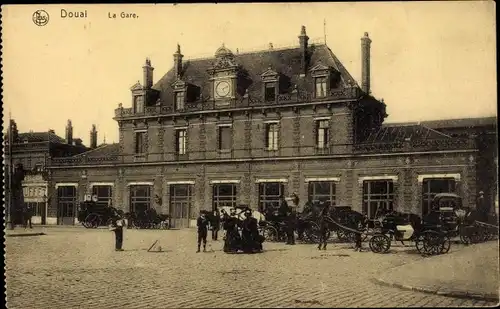 Ak Douai Nord, La Gare, Bahnhof, Straßenseite