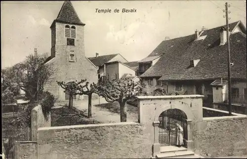 Ak Bevaix Kanton Neuenburg, Partie an der Kirche