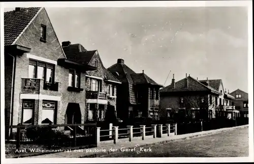 Ak Axel Zeeland Niederlande, Wilhelminastraat met pastorie der Geref. Kerk