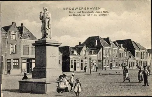 Ak Brouwershaven Zeeland, Markt met Standbeeld Jacob Cats