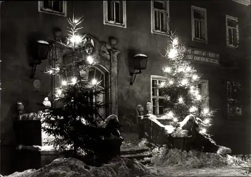 Ak Thum im Erzgebirge Sachsen, Am Rathaus zur Weihnachtszeit