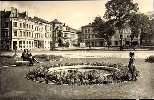 Ak Meiningen in Thüringen, Platz der Republik, Springbrunnen