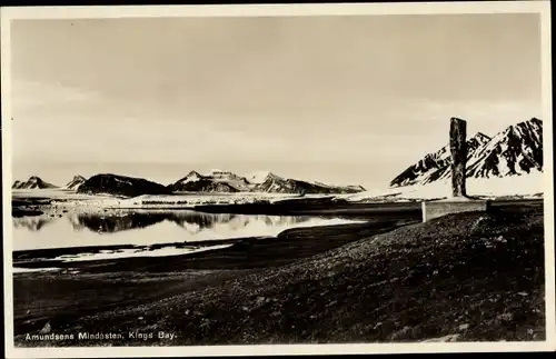 Ak Ny Ålesund Kings Bay Norwegen, Amundsens Mindesten