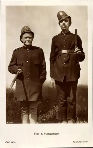 Ak Schauspieler und Komiker Pat und Patachon, als Polizisten, Carl Schenstrom, Harald Madsen
