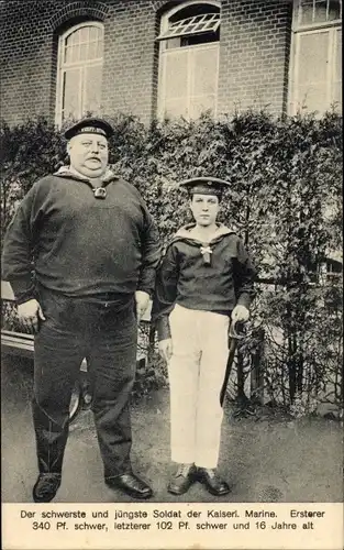 Ak Der schwerste und der jüngste Soldat der Kaiserlichen Marine