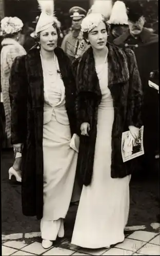 Ak Kronprinzessin Märtha mit Prinzessin Ingrid von Schweden