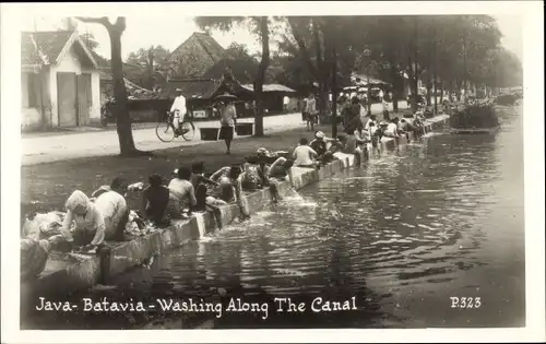 Ak Batavia Jakarta Java Indonesien, Washing along the canal, Wäscherinnen