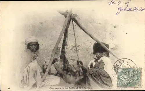 Ak Femmes arabes battant le beurre, Butterherstellung, Maghreb