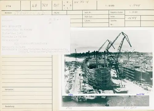 Foto Stralsund in Vorpommern, VEB Volkswerft Stralsund, Schiff im Bau