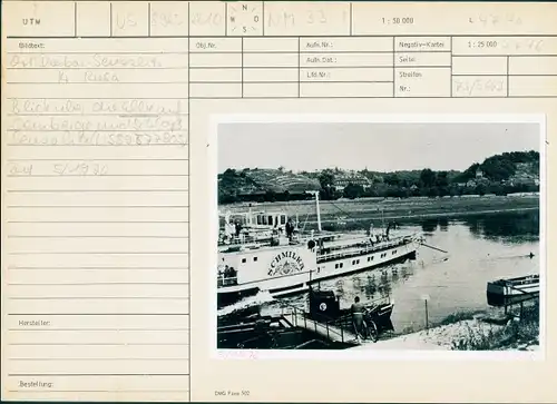 Foto Diesbar Seußlitz Nünchritz an der Elbe, Salondampfer Schmilka, Weinberge und Schloss, 1970