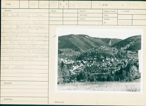 Foto Leutenberg in Thüringen, Blick auf den Ort von der Goldkuppe nach Osten, Schule, Schloss, 1970