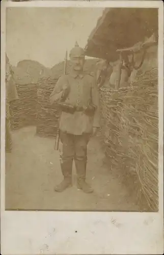 Foto Ak Deutscher Soldat in Uniform, Portrait