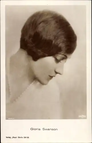 Ak Schauspielerin Gloria Swanson, Seitenportrait