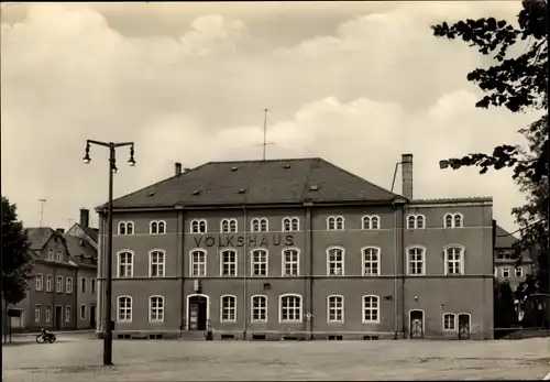 Ak Thum im Erzgebirge Sachsen, Volkshaus am Karl Marx Platz