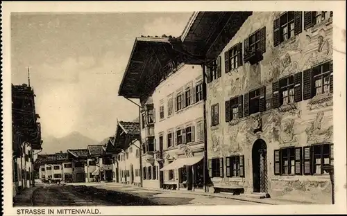 Ak Mittenwald in Oberbayern, Ortsstraße