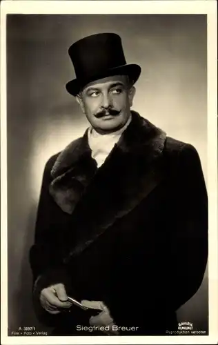 Ak Schauspieler Siegfried Breuer, Standportrait, Mantel, Zylinder, Film Foto Verlag A 3597/1