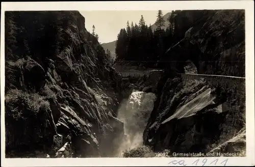 Ak Kanton Bern Schweiz, Grimselstraße und Handeckfall