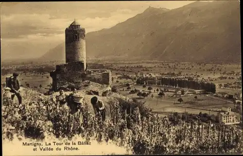 Ak Martigny Kanton Wallis, la Tour de la Batiaz et Vallée du Rhone