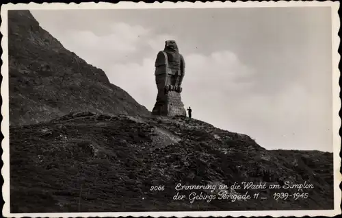 Ak Simplon Kanton Wallis, Adlerstatue, Erinnerun a. d. Wacht am Simplon d. Gebrirgsbrigade 11