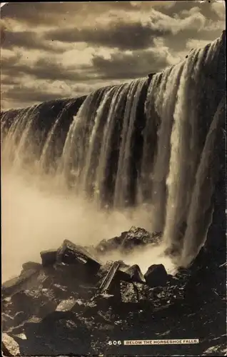 Ak Niagara Falls Ontario Kanada, Below the Horseshoe Falls