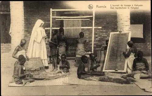Ak Ruanda, L'ouvroir de tissage a Kabgaye