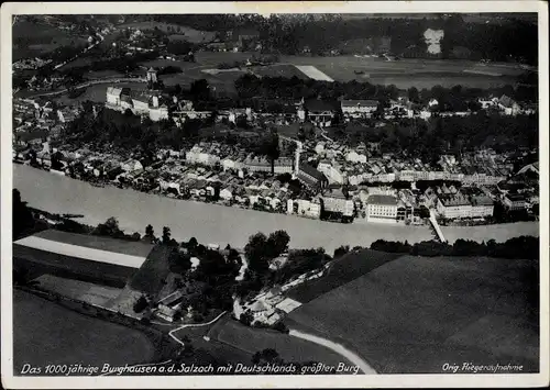 Ak Burghausen an der Salzach Bayern, Fliegeraufnahme vom Ort