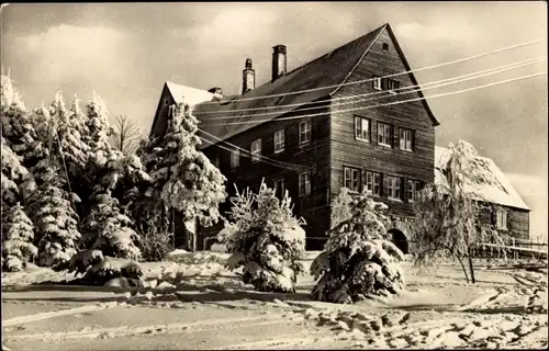 Ak Aschberg Klingenthal im Vogtland Sachsen, Jugendherberge, Winteransicht