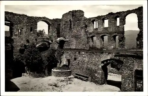 Ak Königstein im Taunus, Burgruine Königstein, Innenhof