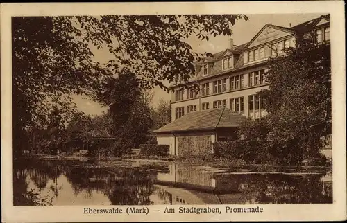 Ak Eberswalde im Kreis Barnim, Am Stadtgraben, Promenade