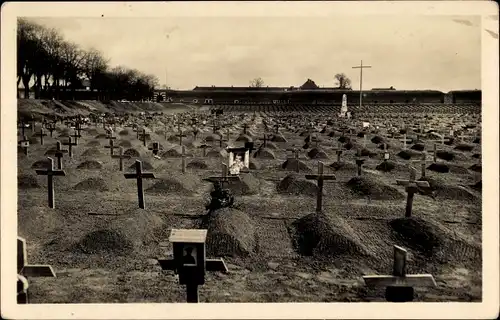 Ak Terezín Theresienstadt Region Aussig, Der Nationalfriedhof in der Nähe der Kleinen Festung