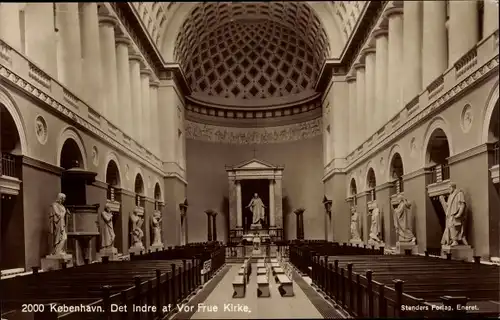 Ak København Kopenhagen Dänemark, Det Indre af Vor Frue Kirke, Statuen