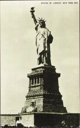 Ak New York City USA, New York Bay, Statue of Liberty