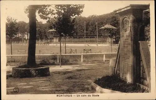 Ak Montargis Loiret, Un coin du Stade