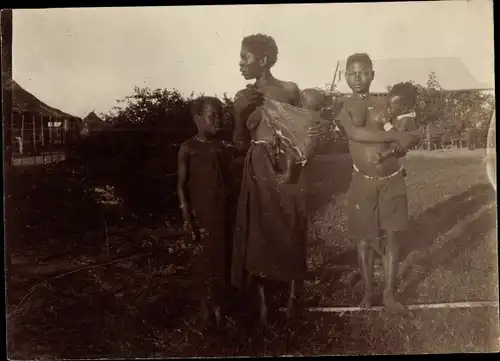Foto Afrikanische Frauen mit Kindern, Säugling