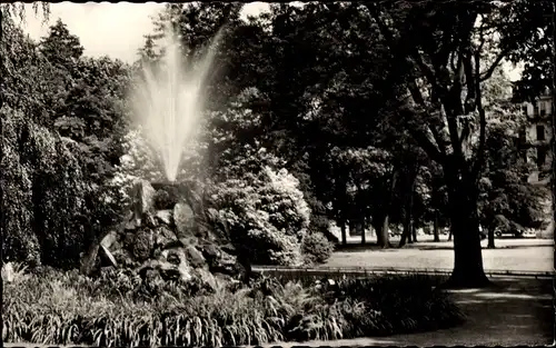 Ak Baden Baden am Schwarzwald, An der Lichtentaler Allee, Fontäne