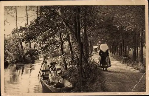 Ak Spreewald, Kahn, Spreewälderinnen in Tracht