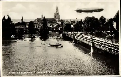 Ak Konstanz am Bodensee, Münster und Rheinbrücke, Zeppelin