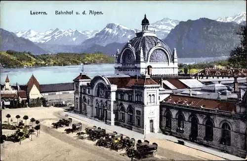 Ak Luzern, Bahnhof und die Alpen