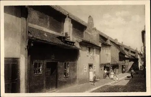 Ak Praha Prag Tschechien, Goldene Gasse, Bewohner am Haus