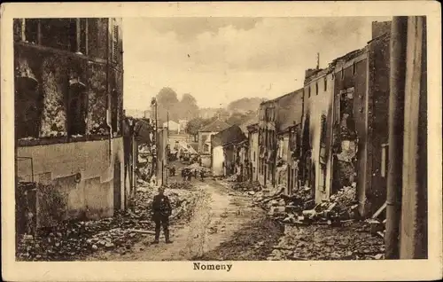 Ak Nomeny Meurthe et Moselle, Zerstörter Ort, Straße, Passanten, I. WK