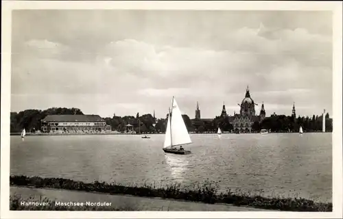 Ak Hannover in Niedersachsen, Maschsee-Nordufer, Segelboot, Panorama