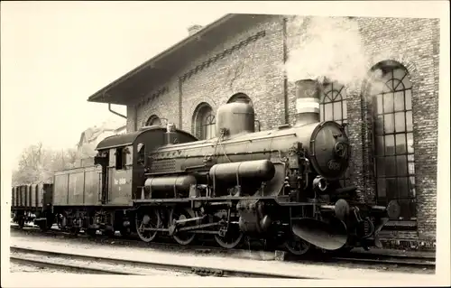 Foto Ak Deutsche Eisenbahn, Dampflokomotive Nr. 866, Bahnhofsgebäude