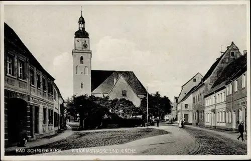 Ak Bad Schmiedeberg in der Dübener Heide, Blick in die Viktoriastraße, Kirche