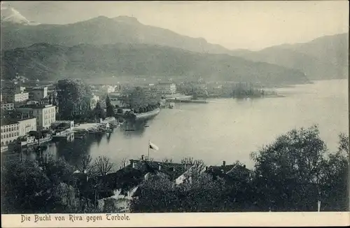 Ak Riva del Garda Trentino, Die Bucht gegen Torbole