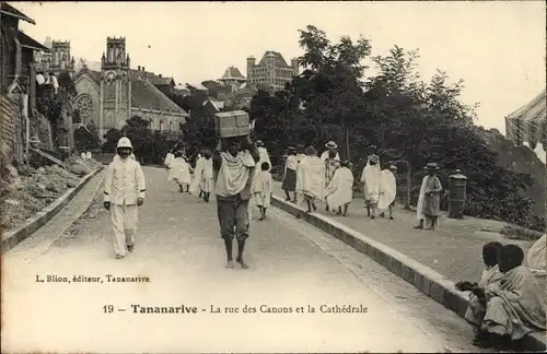 Ak Antananarivo Tananarive Madagaskar, La rue des Canons et la Cathedrale