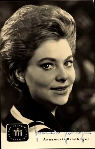 Ak Ansagerin Annemarie Brodhagen, Portrait, DDR Deutscher Fernsehfunk, Autogramm
