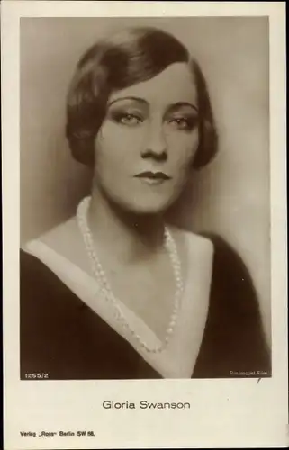 Ak Schauspielerin Gloria Swanson, Portrait