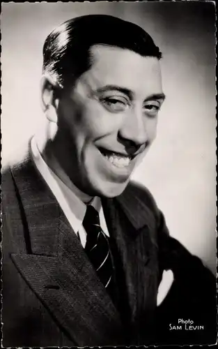 Ak Schauspieler Fernandel, Portrait