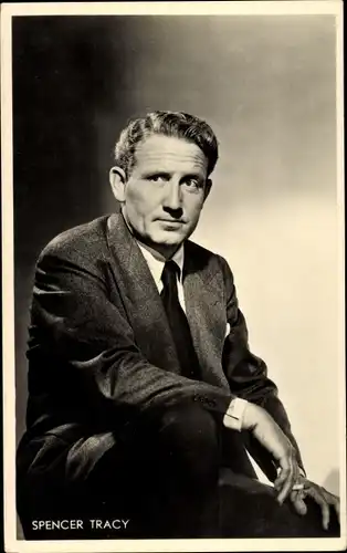 Ak Schauspieler Spencer Tracy, Portrait mit Zigarette