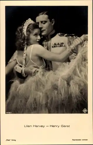 Ak Schauspieler Lilian Harvey und Henry Garat, Uniform, Ballkleid